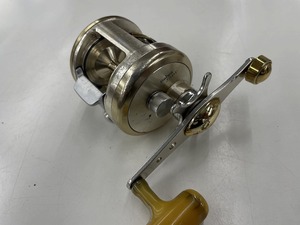 ダイワ DAIWA 【並品】右ハンドル ベイトリール シャンパン ミリオネア　CV-Z　250F