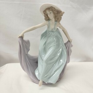 24*6042■リヤドロ LLADRO 5月の舞踏 MAY DANCE 1989年 NO5662 フィギュリン 高さ:22cm 2006年廃盤 定価54000円 アンティークヴィンテージ