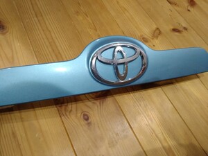 トヨタシエンタリヤガーニッシュ♪　エンブレム　トランクTOYOTA