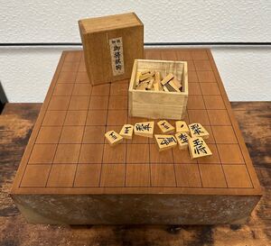 将棋盤 セット 木製 ヘソあり 将棋盤4.7ｋｇ　特選御将棋駒 昭和レトロ コレクション 【中古品】