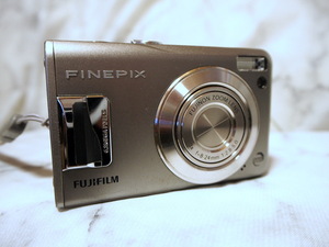 ♪本体のみそこそこ美品♪ フジフィルム製 FinePixF31fd