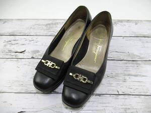 ☆☆【B送900円】772 Salvatore Ferragamo サルヴァトーレフェラガモ　パンプス　ヒール　レザー　黒　ゴールド金具　ビット　5 1/2 C