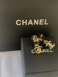 【CHANEL】シャネル ブラック＆ゴールド CCピアス