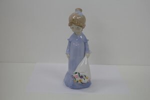 ▲BELLWOOD　花束を持った少女　陶器　中古