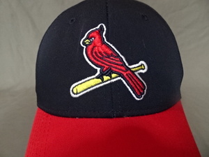 激レア USA購入 MLBメジャーリーグ セントルイス カージナルス 【St. Louis Cardinals】 ロゴ刺繍入りキャップ 紺赤 中古良品