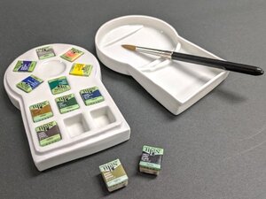 【展示処分品・新品・未使用品】　ホルベイン　アーチストパンカラー　固形水彩　12色　セット　水彩筆付き　白磁製