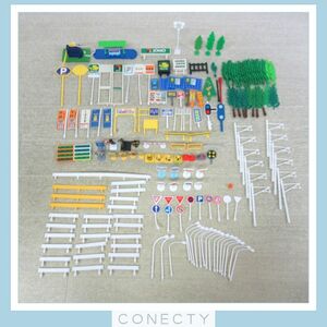 トミカ タウン パーツ まとめて ガードレール/看板/街路樹/交通標識/街頭 吉野家/イエローハット 他【O1【S1