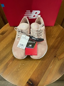 23.5 New Balance WXNRGLW ピンク 模様入り 5WAY NB レデイーススニーカー 新品 ニューバランス レデイースシューズ 送料無料 新品未使用