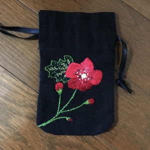 ハンドメイド 刺繍 ポーチ 巾着 飴入れ 黒 つばき おおよそ縦14.5 横9