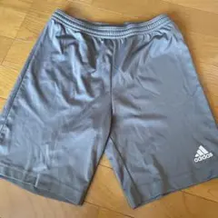 adidas グレー ハーフパンツ 160サイズ