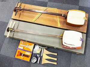 ★三味線 細棹 丸打胴 一枚溝 平ほぞ 正寸 約98cm/約97cm 2点セット 和楽器 プラスチック 木製撥 木箱 ハードケース付き 1207G5.