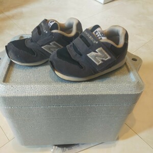 ニューバランス　 スニーカー　13.5センチ　子供　キッズ　ボーイズ　New Balance