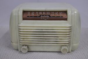 Fada Radio ファダ レイディオ Model 830 Radio (1134092)