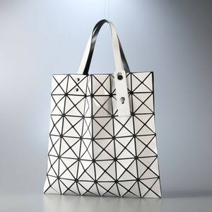 GQ0823〇Bao Bao Issey Miyake バオバオ イッセイミヤケ*BB55-AG017 LUCENT ルーセント 6 x 6 トートバッグ*鞄*ホワイト×ブラック