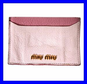 ●美品 ミュウミュウ miumiu カードケース 名刺入れ パスケース ビジネスカードケース レザー 革 ピンク ゴールド立体ロゴ Z3521