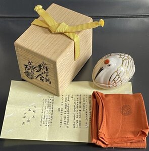 仁清写 【 花蝶窯 石雲 鶴 香合 】 共箱 共布 栞 付 約7.0cm 仁清写鶴 手塚充 ■ 京焼 陶器 陶芸 陶磁器 茶道 茶道具 茶器 ■ 駒A 松814