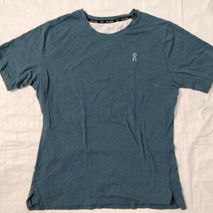 on オン ロゴコンフォートT　 logo comfort T 　半袖　Ｔシャツ　ランニング　カジュアル　コットン　ビスコース　サイドスリット　XL ON 