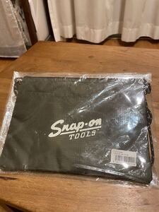 スナップオン snap-on サコッシュバック　オリーブ　テントクロスサコッシュ