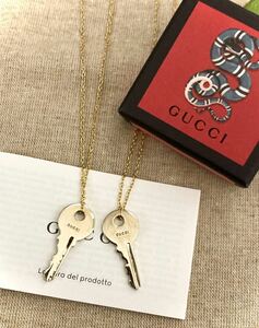 【即決/送料込み】GUCCI/グッチ ペアネックレス キー型チャームトップ/鍵 ゴールド系カラー ネックレス/ ペンダント(チェーン2種)