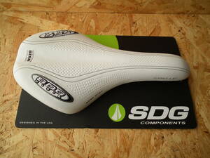 SDG FORMULA MT I-BEAM サドル (EDGE FLEX WHITE SYN LEATHER TOP WITH GRAY PIN STRIPE)