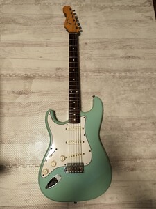 Fender japan エレキギター ストラトキャスター Stratocaster フェンダー レフティ　左　レアカラー