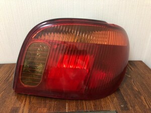 【24-i129】◆ 中古 美品 ◆ トヨタ TOYOTA ヴィッツ SCP10 ◆ 純正 右テールランプ KOITO 52-049 ◆