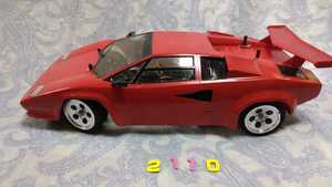 2110: タミヤ模型ラジコンランボルギーニカウンタック赤色系シャフトドライブ4WD イタリアジャンク　モーターつき