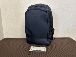 美品　A3　incase　インケース　バックパック　リュック　ネイビー　ブランドバッグ　横約27㎝　縦約45㎝　マチ約19㎝　現状品