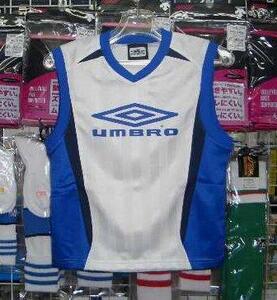 在庫処分 アンブロ ジュニアノースリーブ白×青 ホワイト×ブルー130cm umbro キッズ 子供 新品 レトロ 即決*