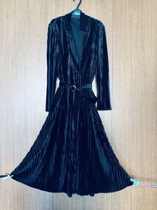 新品 PLEATS 高級なベルベット生地 ブラック超ロング125cm コート秋物