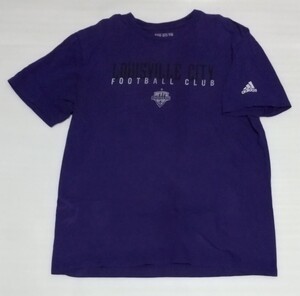 ☆adidas.com サイズL半袖TシャツFOOTBALL CLUBスポーツLOUISVILLE CITYウェアCOTTONティー紫色フアッションAMPLIFIER洗濯済TEE アディダス