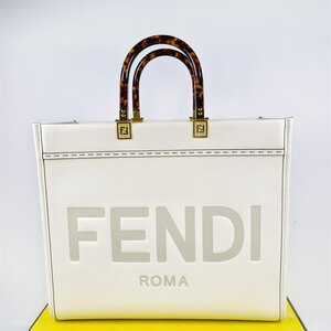 FENDI 極美品 フェンディ ショルダーバッグ ハンドバッグ 大きいサイズのバッグ ホワイト 牛革