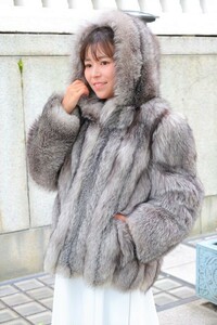 FOX 毛皮コート シルバーフォックス 本物毛皮 realfur リアルファー ミディアム丈 着丈62cm 裾周囲116cm club藤(N624)