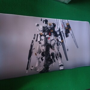 Vガンダム ニューガンダム　約600x300mm デスクマット マウスパッド