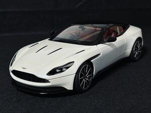 【美品】AUTOart 1/18 アストンマーチン DB11 メタリック・ホワイト