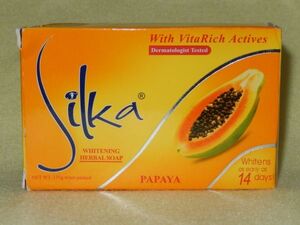 ◆◇【３個セット】Silka ホワイトニング・ハーバル・ソープ PAPAYA １３５g◇◆