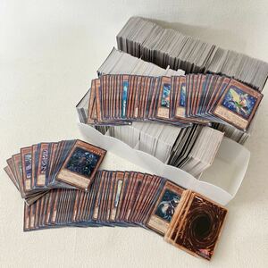 c395-3 80 トレーディングカード 遊戯王 KONAMI TCG デュエルモンスターズ まとめて 1500枚以上 大量セット 重複多数 ケース入り 魔 闇