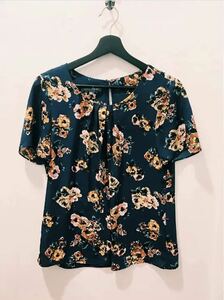 LAURAASHLEY/FlowerPrint/Tops/ネイビー色/サイズ38/半袖トップス/ローラアシュレイ/ルーマニア製