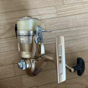 DAIWA ダイワ スピニングリール WORLD SPIN 2500