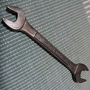 トヨタ自動車 純正車載工具 コンビネーションレンチ wrench サイズ表記10-12mm. 全長129.0mm 鍍金のめくれあり TOYOTA 整備用工具 レビン