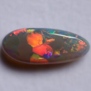 天然ブラックオパール/ルース/重さ1.08ct/サイズ縦11.9㎜ x横4.9 ㎜ x高２.7㎜/オーストラリア産/天然オパール/天然石