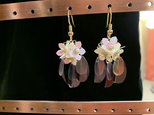 新品【ハンドメイド】お花ピアス＊透明感＊プレゼントにも＊黒　CR-E2①