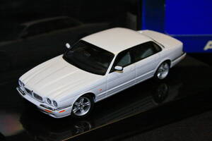 Ж 絶版! AUTOart 1/43 JAGUAR ジャガー X308 XJR 白 ホワイト オートアート Ж Daimler デイムラー XJ12 XJ6 X300 X350 X351 X358 XJS