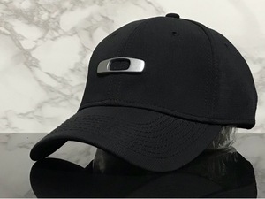 【未使用品】92C★OAKLEY オークリー キャップ 帽子 CAP 上品で高級感のあるブラックの伸縮素材にメタル製ロゴ♪《伸縮前59㎝-61㎝位迄》