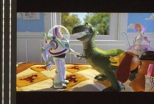 トイストーリー 35mm映画フィルム ティムアレン バズライトイヤー ウォーレスショーン レックス ジョンラセター監督 ◆TOY STORY 連続5コマ