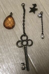 チャーム　セット　まとめて　鍵　キー　クリスタル　ハンドメイド　アクセサリー 中古　パーツ