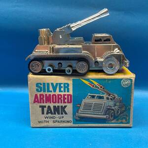 ■□ 昭和レトロ □■ 『　発火装甲車　ゼンマイ　』　　SILVER　ARMORED　TANK　AOKITOY　未使用