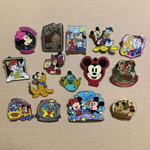 ディズニー　ピンバッジ