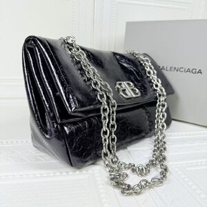 バレンシアガ Balenciaga グレインカーフレザー マグネットフラップクロージャー ショルダーバッグ / ボディバッグ ブラック