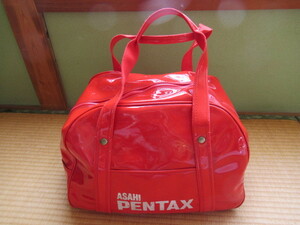 ■非売品 美品 1970年代！「ASAHI PENTAX（アサヒペンタックス）」 エナメル製ボストンバッグ 赤 縦29ｃｍ、横38ｃｍ、幅23ｃｍ
